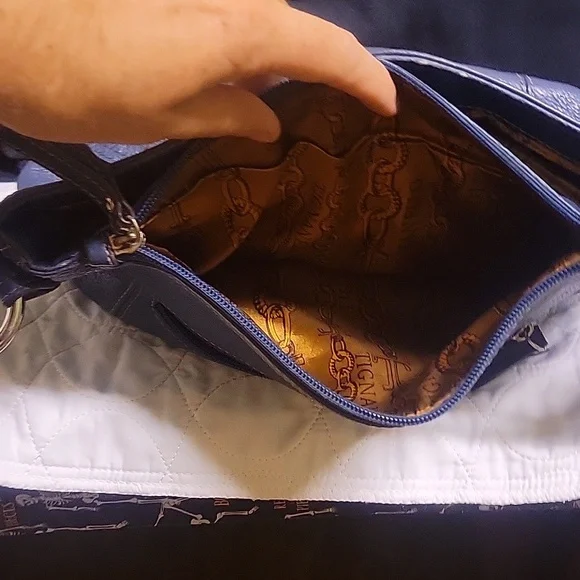 Tignanello Woman's blue leather purse. Beautiful, luxurious, minimal call outs - Picture 3 of 8